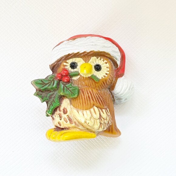 Vintage Hallmark Christmas Owl Pin Brooch With Holly & Santa Hat Signed - Picture 4 of 4